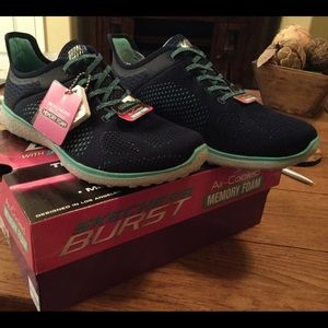 NIB Skechers Burst Tennis Shoes 8.5 Navy & Aqua
